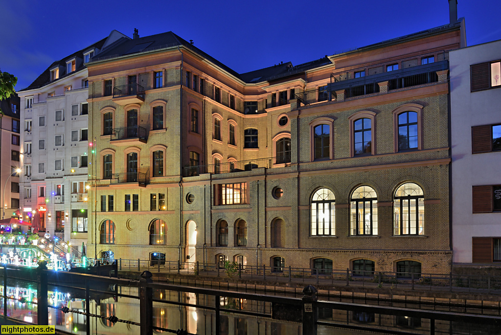 Berlin Mitte. Wohnhaus 'Haus Lademann'. Rückseite. Wallstrasse 85 erbaut 1872 für Eisenwarenhandlung Lademann. Wallstrasse 86 erbaut 1838 für Kaufmann Karl Tobias Krüger. Saniert 2018-2019 von Kahlfeldt Architekten. Klassizistisch