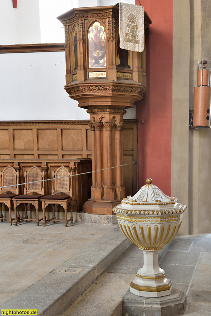 Meißen. Frauenkirche erbaut 1455-1457. Spätgotische Hallenkirche. 1883-1884 innen saniert von Christian Friedrich Arnold. Holzgeschnitzte Kanzel und Taufbecken