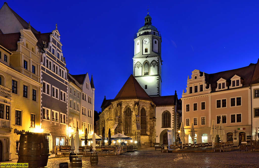 Meißen. Giebelhäuser am Markt mit Frauenkirche erbaut 1455-1457 als spätgotische Hallenkirche. Seit 1929 Glockenspiel aus Meissener Porzellan