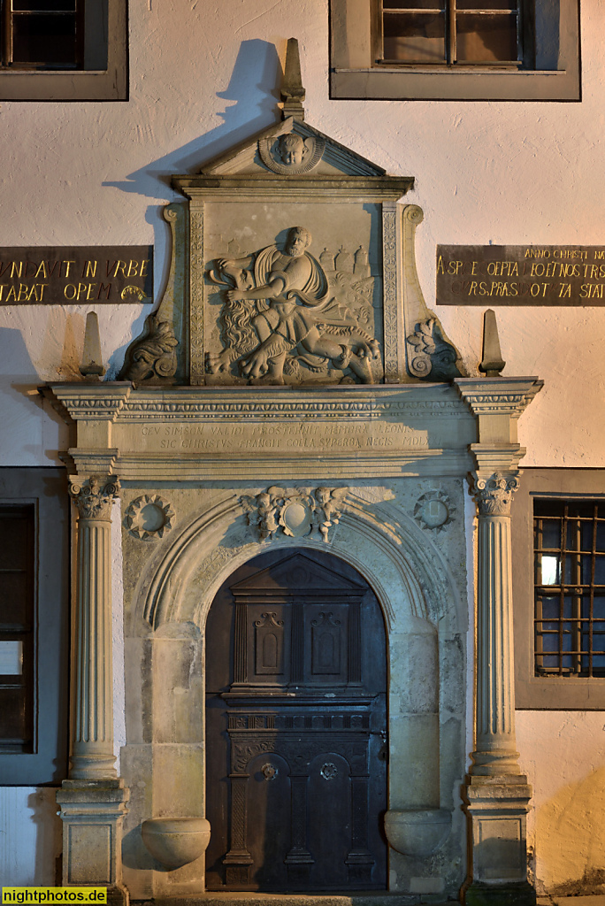 Meißen. Bahrmannsches Brauhaus Erstbau 1460. Umbau 1569-1572 zum Bürgerhaus im Stil der Renaissance. Sitznischenportal. An der Frauenkirche 3