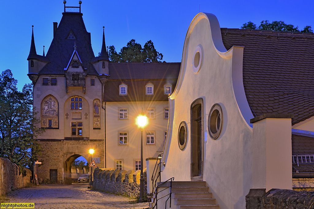 Meissen. Torhaus an der Schlossbrücke erbaut 1875 von Otto Wanckel mit Walmdach und Dachtürmchen. Wandmosaike 1890 von Wilhelm Walther. Torhausmuseum