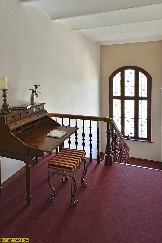 Sanitz. Schloss Lüsewitz erbaut 1896 von Gotthilf Ludwig Möckel in Neorenaissance für Friedrich Ferdinand Biermann. 1926-1943 Hans Thyssen. Bis 1949 Tbc-Krankenhaus. DDR-Zeit Institut für Pflanzenzüchtung. Bis 2012 Gemeindebesitz. Seit 2012 Privatbesitz. 