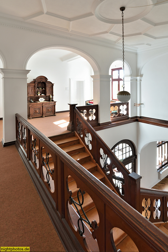 Sanitz. Schloss Lüsewitz erbaut 1896 von Gotthilf Ludwig Möckel in Neorenaissance für Friedrich Ferdinand Biermann. 1926-1943 Hans Thyssen. Bis 1949 Tbc-Krankenhaus. DDR-Zeit Institut für Pflanzenzüchtung. Bis 2012 Gemeindebesitz. Seit 2012 Privatbesitz. 