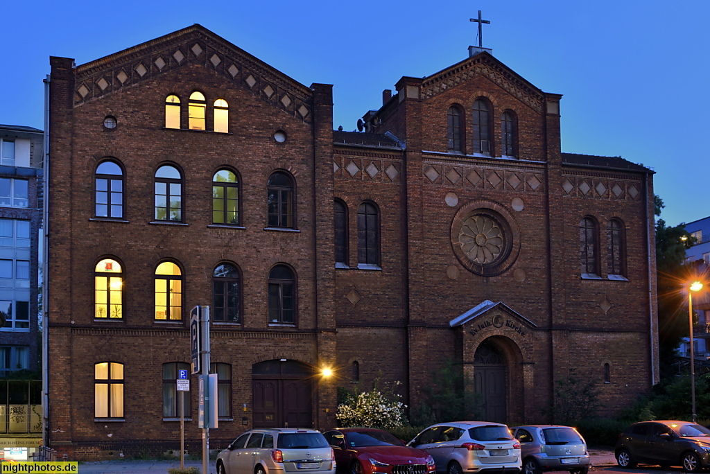 Berlin Mitte. Annenkirche Erbaut 1855–1857 von Hermann Blankenstein. Predigerhaus erbaut 1865 von Hermann Blankenstein. Annenstrasse 52–53