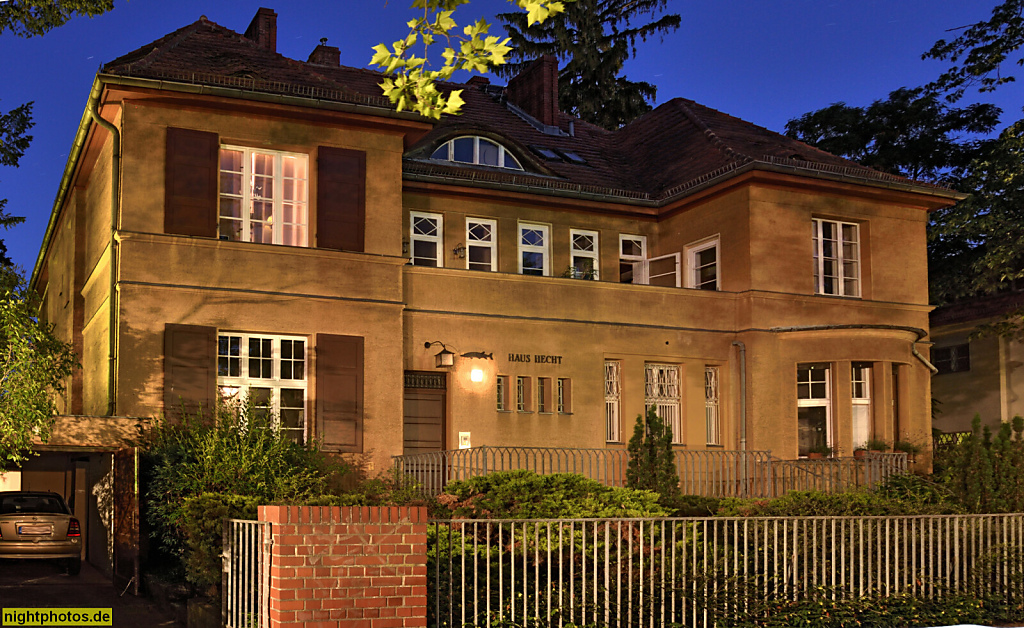 Berlin Dahlem. Haus Hecht als Einfamilienhaus im Landhausstil erbaut 1910 von Paul Mebes für Oberregierungsrat Carl Hecht. Arnimallee 8