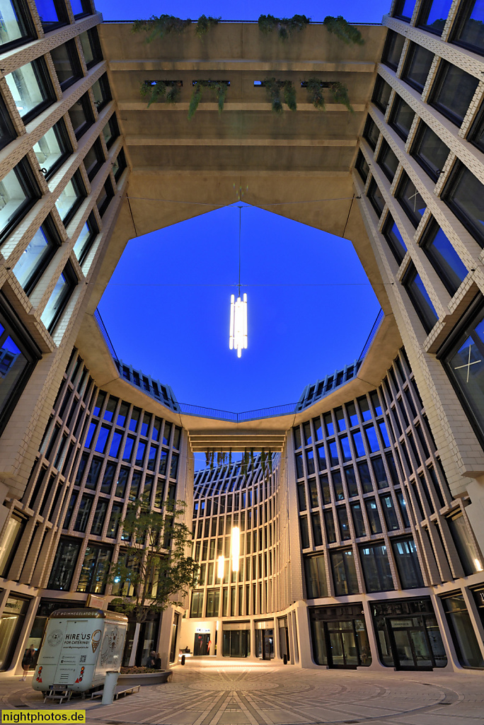 Berlin Mitte Tacheles Passage Bauteil 'Scape'. Wohn- und Geschäftshaus erbaut 2016-2023 von Herzog und de Meuron. Friedrichstrasse 110a-111a