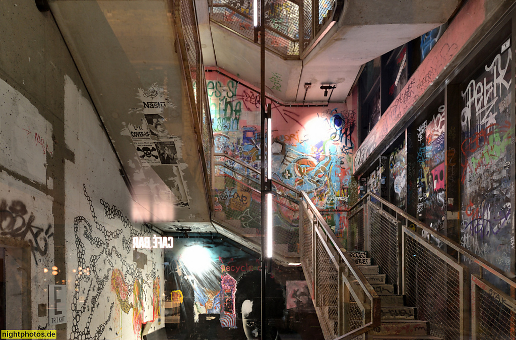 Berlin Mitte. Fotografie-Museum Fotografiska. Ehemaliges Kunsthaus Tacheles als Teil der Friedrichstrassenpassage erbaut 1907-1908 von Franz Ahrens. Oranienburger Strasse 54-64