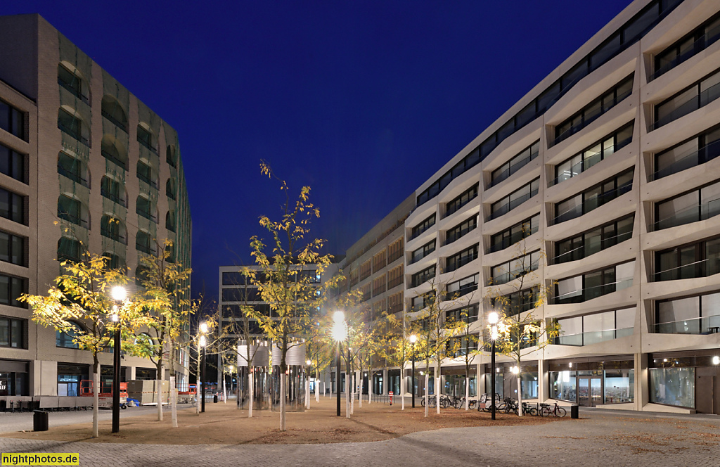 Berlin Mitte. Aaron-Bernstein-Platz mit Bauteilen 'Oro', 'Screen', 'Form' und 'Frame3' erbaut 2016-2023 von Herzog und de Meuron und Grüntuch Ernst Architekten. Oranienburger Strasse 54-64