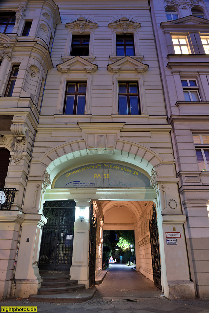 Berlin Mitte Gesundbrunnen. Mietshaus erbaut 1889-1891 von Georg Lewy. Vorderhaus der ehemaligen Hutfabrik Gattel im Hof. Prinzenallee 58
