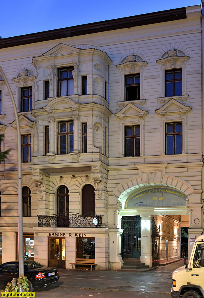 Berlin Mitte Gesundbrunnen. Mietshaus erbaut 1889-1891 von Georg Lewy. Vorderhaus der ehemaligen Hutfabrik Gattel im Hof. Prinzenallee 58