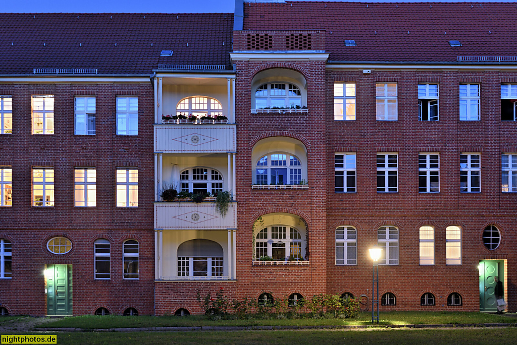 Berlin Steglitz. Wohnanlage Steglitz II erbaut 1907-1908 von Paul Mebes und Walther Schmarje. Beamten-Wohnungsverein zu Berlin eG. Fritschweg 12-13