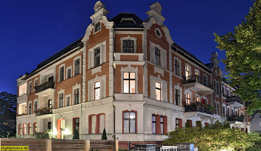 Berlin Steglitz. Wohn- und Geschäftshaus mit Kurbad Steglitz Physiotherapie. Saniert 2006 von PBS Architekten. Lepsiusstrase 60