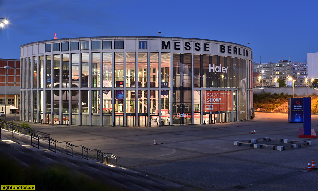 Berlin Westend. Messe Berlin. Eingang Messe Süd. Erbaut 1993-1999 von Oswald Mathias Ungers an der Jaffestrasse