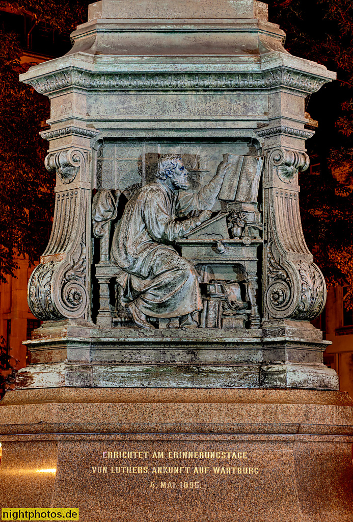 Eisenach. Karlsplatz mit Denkmal für Martin Luther erschaffen 1895 von Bildhauer Adolf von Donndorf aus Bronze auf Steinsockel