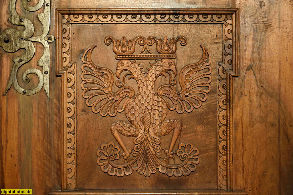 Eisenach. Wartburg. Grossherzoglicher Wohnraum. Erbaut 1067 v Ludwig dem Springer. Wiederaufbau 1853-1859 durch Hugo von Ritgen für Großherzog Carl Alexander von Sachsen-Weimar-Eisenach. Holzschnitzerei Relief mit doppelköpfigen Greif