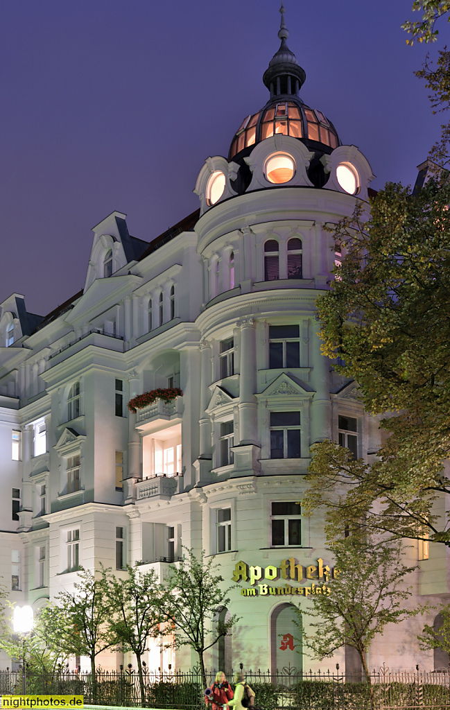 Berlin Wilmersdorf. Repräsentatives Gründerzeit Mietshaus mit Kolossalpilastern und Eckkuppel. Bundesplatz 3-4 Ecke Mainzer Strasse 15