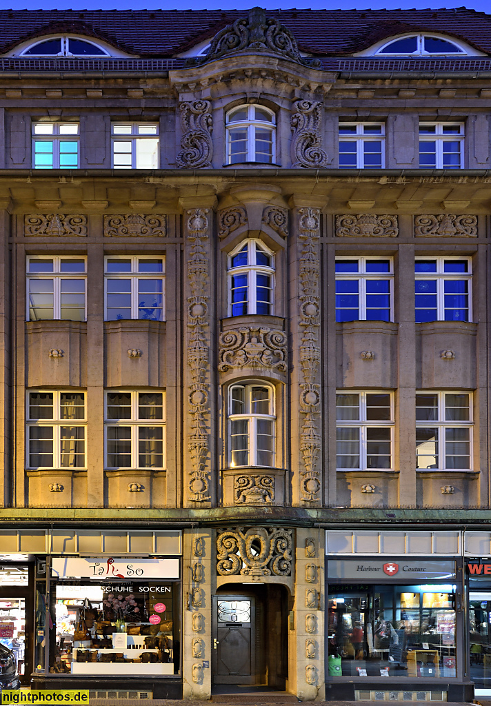 Rostock. Wohn- und Geschäftshaus mit Jugendstilelementen. Kröpeliner Strasse 53