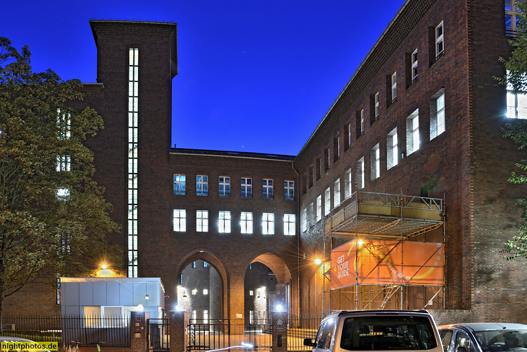 Berlin Prenzlauer Berg. Büro- und Gewerbebau Ampere Garden. Erbaut 1925-1927 von Hans Heinrich Müller als Umspannwerk Humboldt. Sonnenburger Strasse 69-75