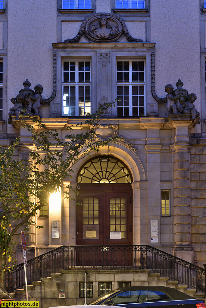 Berlin Schöneberg. Kammergericht und Verfassungsgerichtshof. Erbaut 1909-1913 von Paul Thoemer, Rudolf Mönnich und Carl Vohl. Elßholzstrasse 30-33. Restauriert 1991-1997