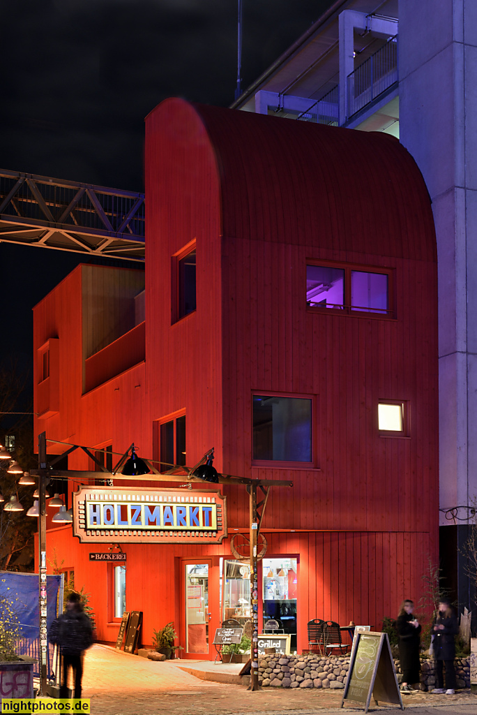Berlin Friedrichshain. Mörchenpark am Kulturquartier Holzmarkt 25. Holzhaus mit Gewerbenutzung erbaut 2023 von Office ParkScheerbarth