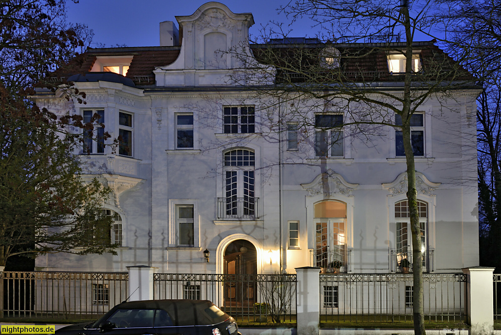Berlin Grunewald. Villa Nachod erbaut 1899 von und durch Richard Gerstenberg für Webereibesitzer Adolf Nachod. Einfriedung von 1910. Baraschstrasse 10