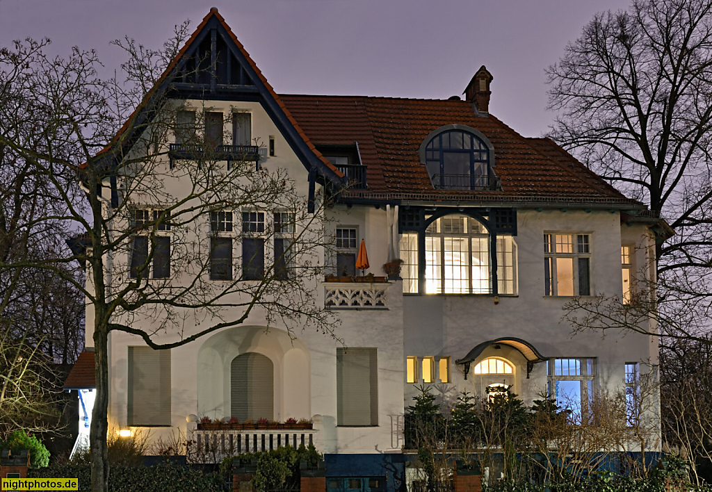Berlin Grunewald. Galerie und Auktionshaus Gerda Bassenge. Villa. Bis 1976 Wohnort und Atelier von Bildhauer Walter Schulze-Mittendorff. Erdener Strasse 5-5a