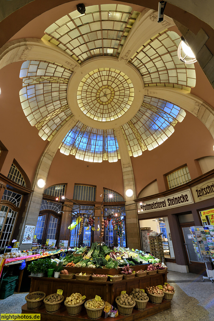 Berlin Zehlendorf. S-Bahnhof Mexikoplatz. Kuppelhalle. Erbaut 1903-1905 von Gustav Hart und Alfred Lesser. Jugendstil