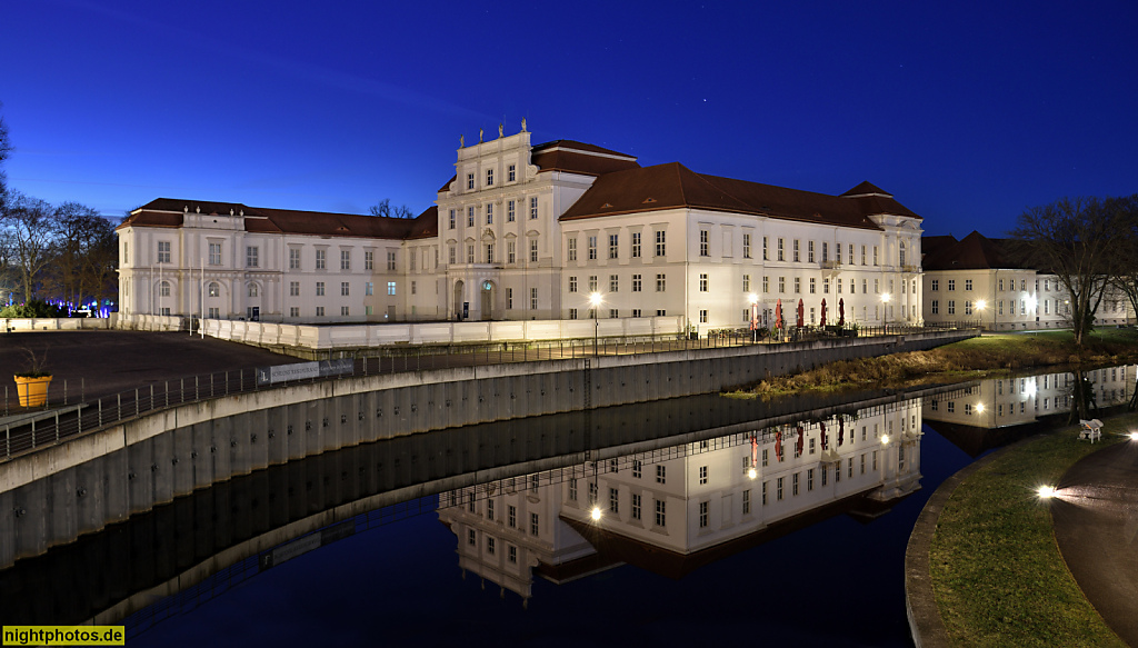 Oranienburg Schloss. Erbaut 1651-1655 von Johann Gregor Memhardt für Luise Henriette von Oranien im holländischen Klassizismus. Erweiterung mit barocken Einflüssen 1689-1709 von Arnold Nering bis 1699 danach Eosander von Göthe