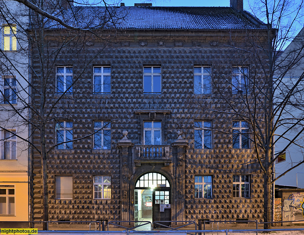 Berlin Friedrichshain. Hausburgschule und Staatliche Europaschule. Erbaut 1904-1906 von Ludwig Hoffmann als Gemeindeschule mit Diamantrustika. Hausburgstrasse 20