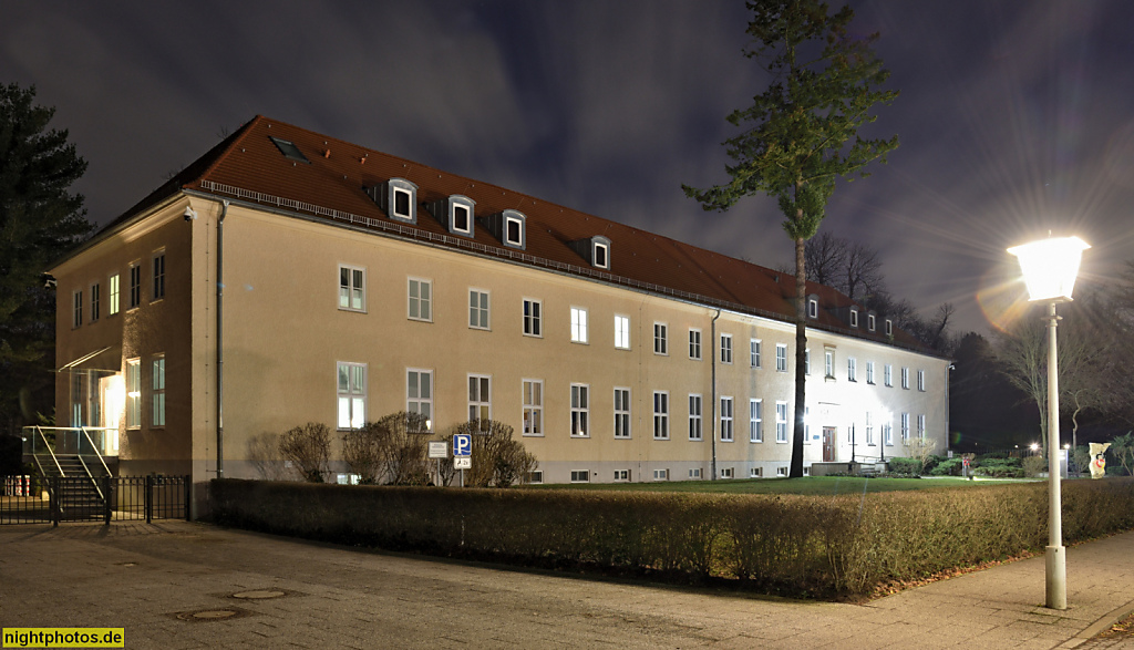 Berlin Niederschönhausen. Bundesakademie für Sicherheitspolitik. Haus Bonn. Erbaut 1951 von Hanns Hopp und Meisterwerkstatt II der Deutschen Bauakademie als Kasinogebäude Verwaltung und Präsidialkanzlei des DDR-Präsidenten Wilhelm Pieck. Ossietzkystrasse 