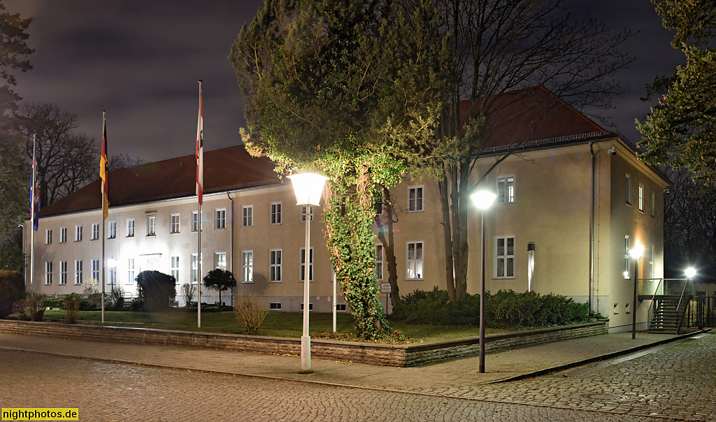 Berlin Niederschönhausen. Bundesakademie für Sicherheitspolitik. Haus Berlin. Erbaut 1951 von Hanns Hopp und Meisterwerkstatt II der Deutschen Bauakademie als Kasinogebäude Verwaltung und Präsidialkanzlei des DDR-Präsidenten Wilhelm Pieck. Ossietzkystrass