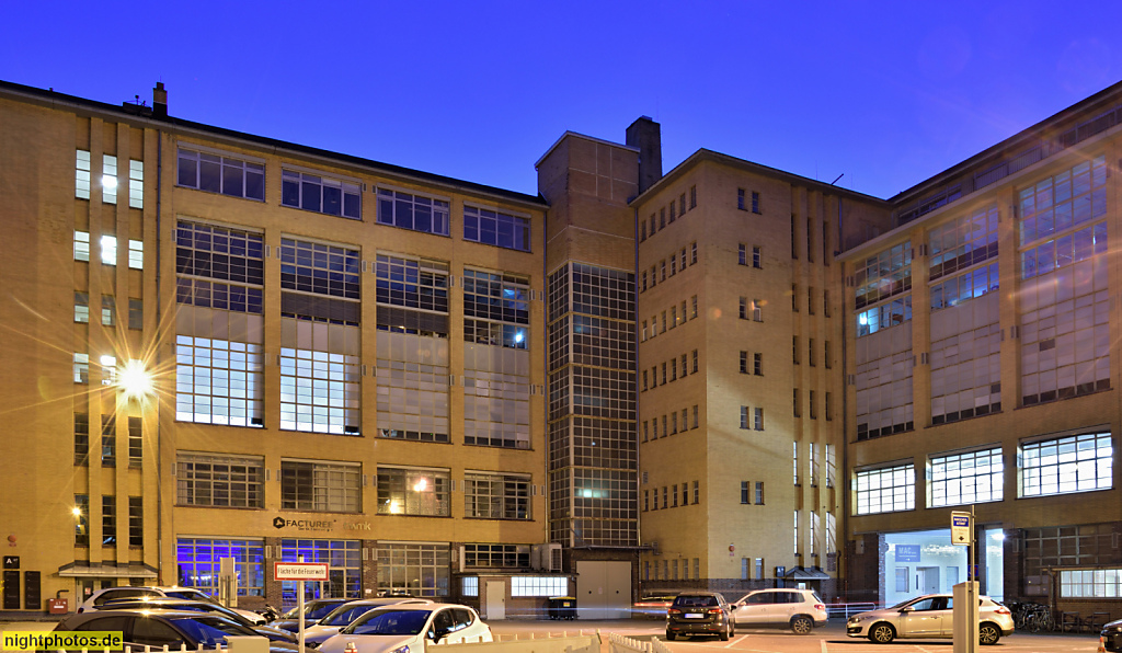 Berlin Wedding. Gewerbehof Osram-Höfe. Tordurchfahrt. Erbaut 1904-1906 von Hermann Enders für Bergmann Electricitäts-Werke AG. Oudenarder Strasse 16. Innenhof