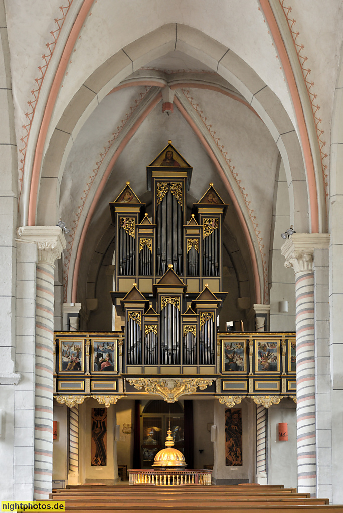Goslar. Katholische St. Jakobi Kirche erbaut im 11. Jahrhundert als frühromanische Pfeilerbasilika. Umbau zur Hallenkirche 1506-1512. Orgel von Bartholomäus Volkmar 1690. Rekonstruiert 1973 von Gebrüder Stockmann Orgelbau