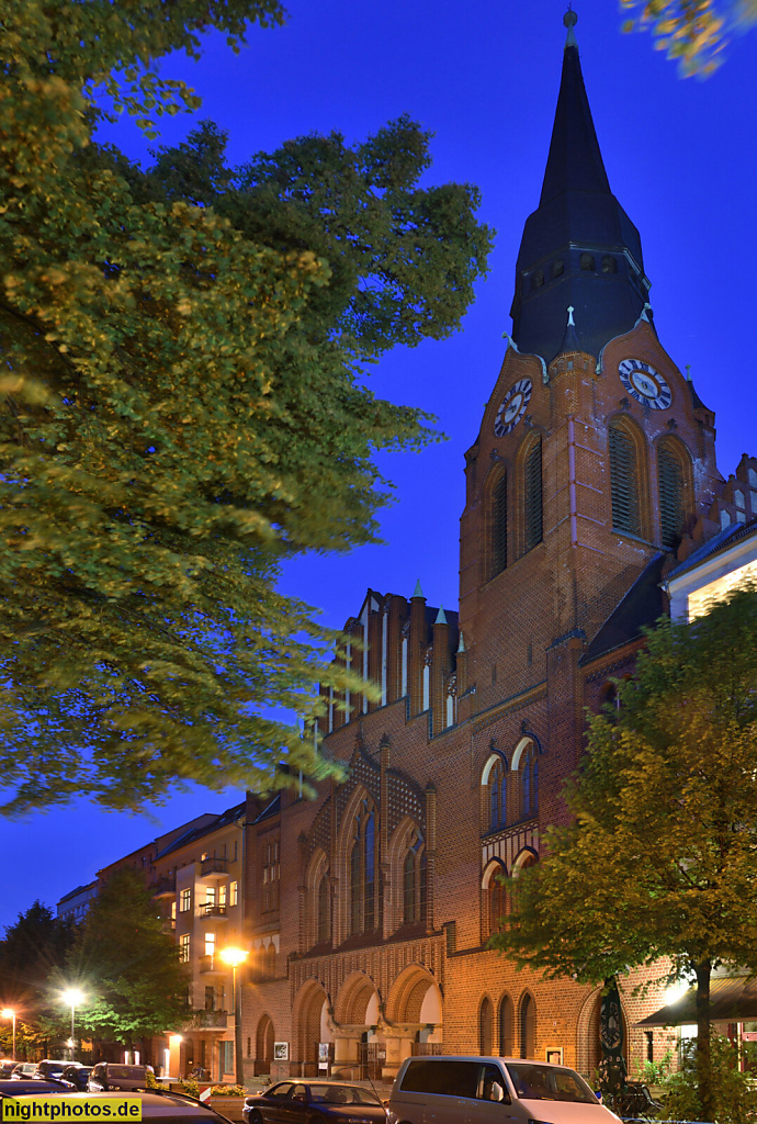 Berlin Friedrichshain. Hausburgviertel. Evangelisch Pfingstkirche erbaut 1906-1908 von Jürgen Kröger und Gustav Werner neugotisch. Petersburger Platz 5