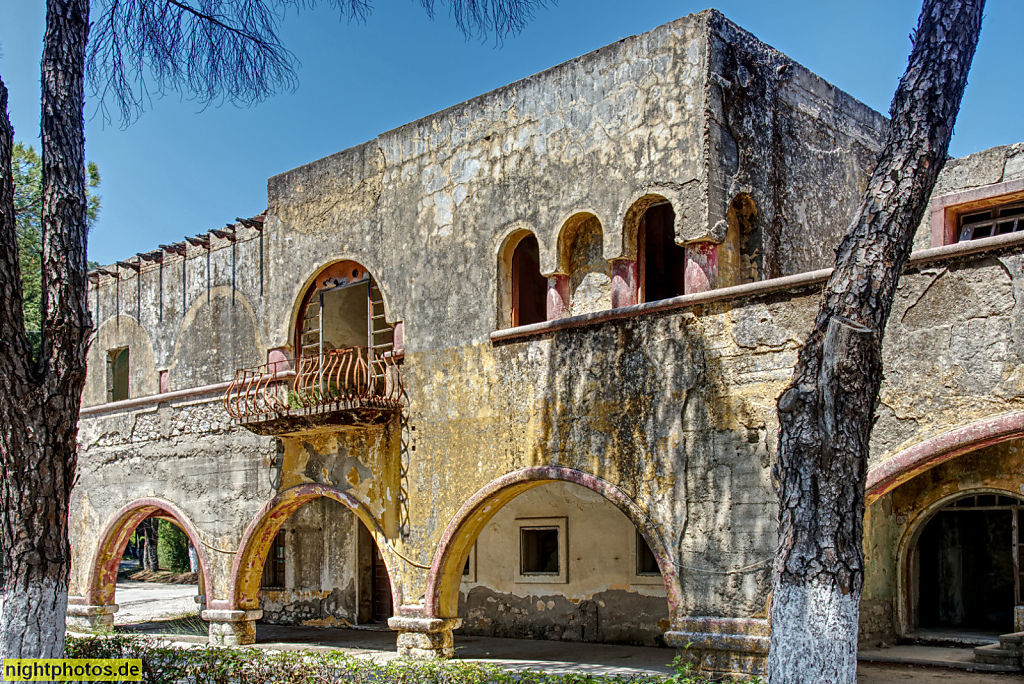 Griechenland Rhodos Agia Eleousa. Erbaut 1935 als Campochiaro unter italienischer Besatzung. Governeur 1935 Mario Lago. Ab 1936 Cesare Maria de Vecchi. Markt und Kulturgebäude