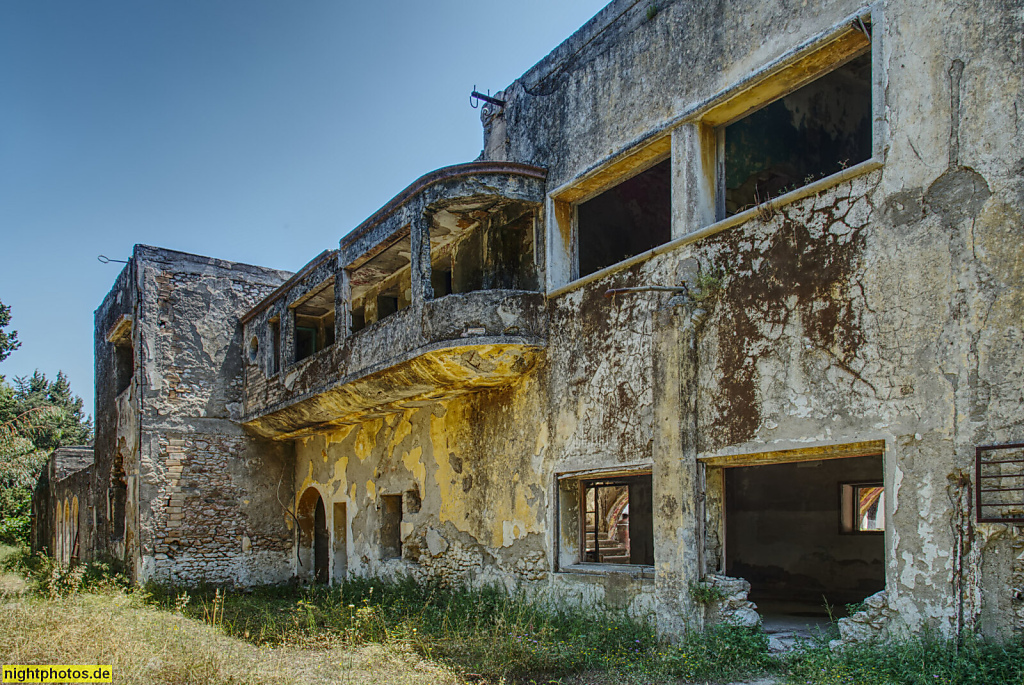 Griechenland Rhodos Agia Eleousa. Erbaut 1935 als Campochiaro unter italienischer Besatzung. Governeur 1935 Mario Lago. Ab 1936 Cesare Maria de Vecchi. Markt und Kulturgebäude
