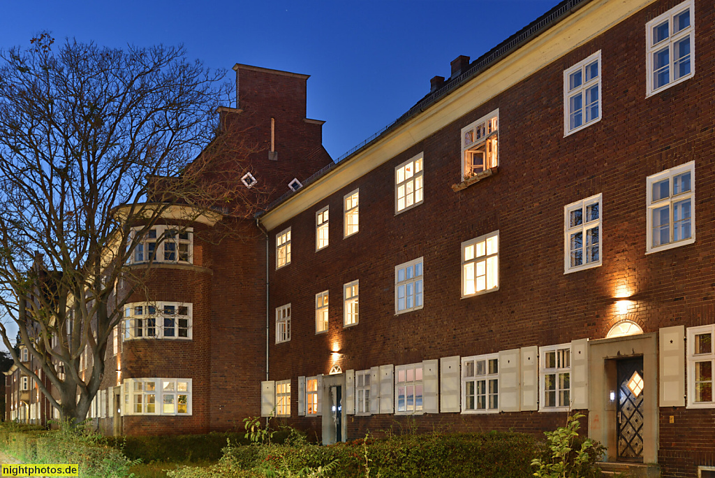 Berlin Lichtenberg Rummelsburg. Gaswerksiedlung. Erbaut 1925-1926 von Ernst Engelmann und Emil Fangmeyer als Werkswohnungen des ehemaligen Gaswerks. Köpenicker Chaussee 24-39