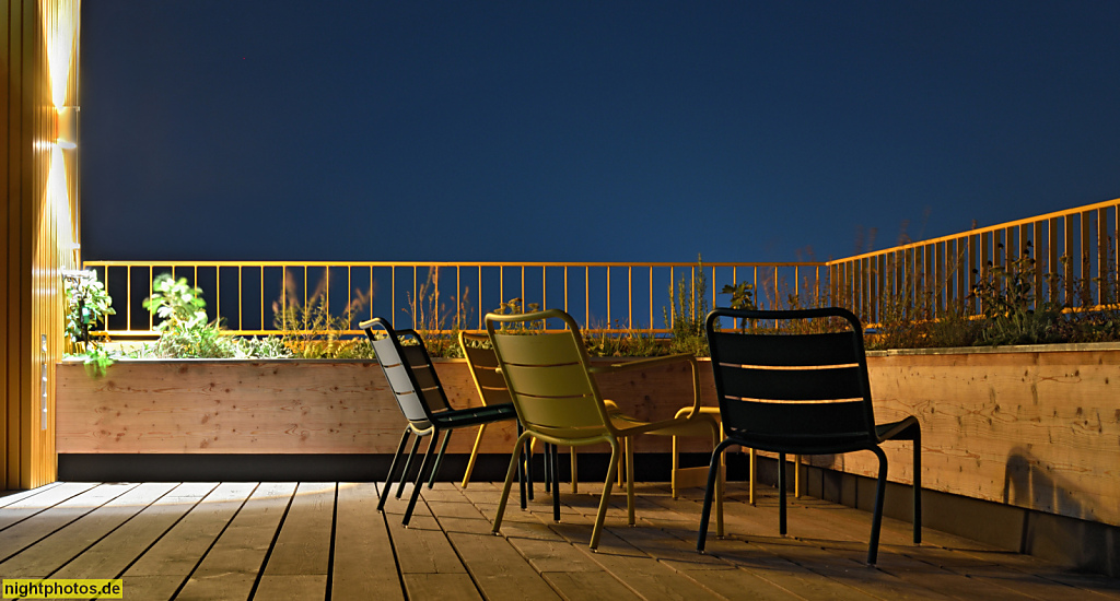 Berlin Tempelhof. Atelier Gardens. 'Haus 1'. Erbaut 1995. Umbau 2021 von Hirschmüller Schindele Architekten mit Dachterrasse