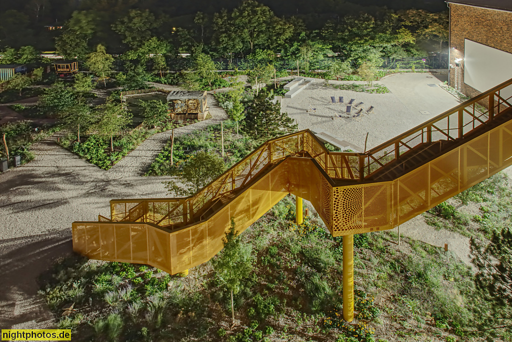 Berlin Tempelhof. Atelier Gardens. Erbaut ab 1912 als Filmstudio. Seit 1917 UFA. Umbau ab 1931 zu Tonfilmstudios von Architekt Otto Kohtz. Seit 1964 Berliner Union Film. Umbau 2021 von Architekten MVRDV. Garten mit open-air-Kino. Oberlandstrasse 26-35