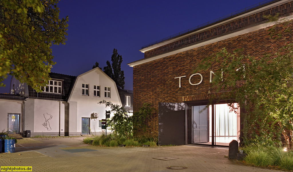 Berlin Tempelhof. Atelier Gardens. Erbaut ab 1912 als Filmstudio. Seit 1917 UFA. Umbau ab 1931 zu Tonfilmstudios von Architekt Otto Kohtz. Seit 1964 Berliner Union Film. Umbau 2021 von Architekten MVRDV. Oberlandstrasse 26-35