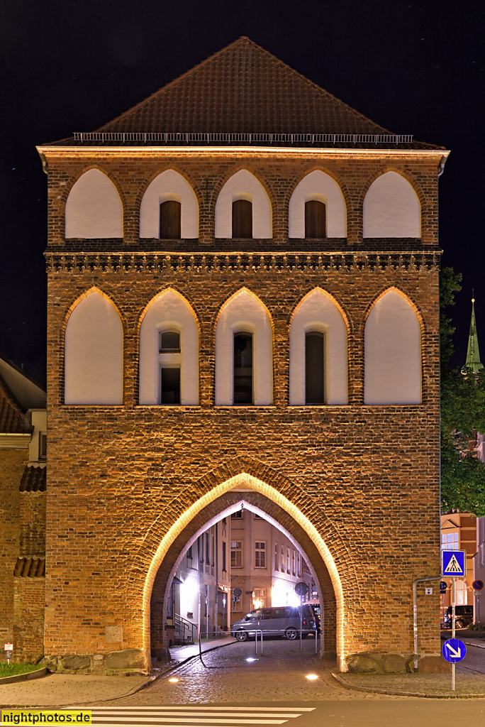 Stralsund. Altstadt. Kniepertor. Stadttor erbaut 1293 als Ziegelbau. Torbauwerk der Stadtbefestigung. Umbau in Wohnraum 1967. Knieperstrasse 10