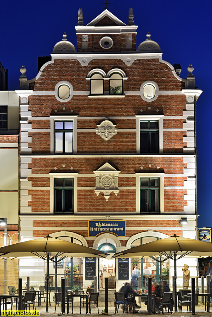Stralsund. Hafen. Hansakai. Hiddenseer Hafenrestaurant. Erbaut 1889 im Stil der niederländischen Renaissance. Schweifgiebel. Neue Badenstrasse 3