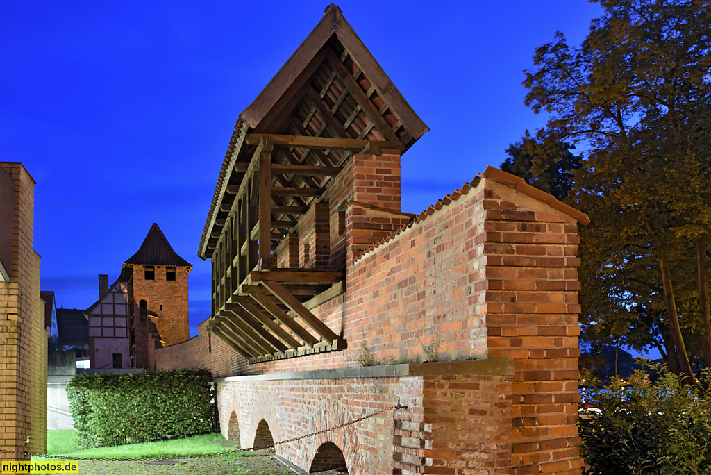 Stralsund. Stadtbefestigung mit 'Alter Wache' neben dem ehemaligen Hospitaler Tor von 1278. Zwischen Mühlenstrasse 14 und Knieperwall