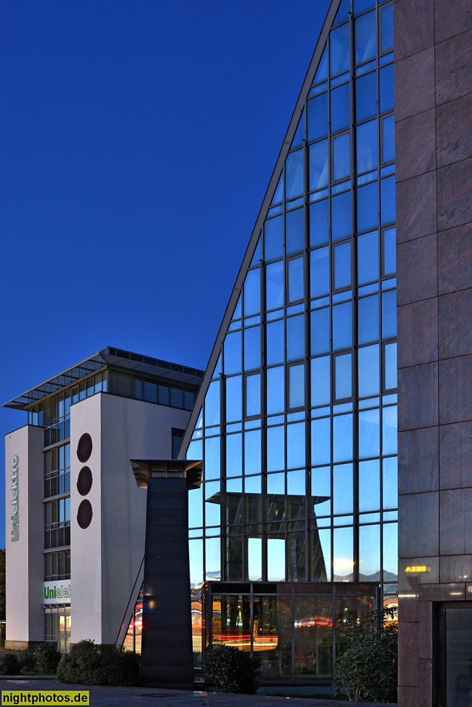 Berlin Marzahn. Bürohochhaus 'Die Pyramide' der Comer Group. Erbaut 1994-1995 für Fundus-Gruppe. Verkauft 2006