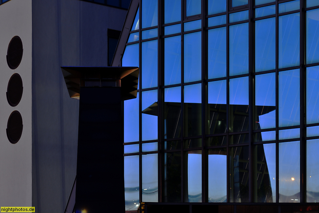 Berlin Marzahn. Bürohochhaus 'Die Pyramide' der Comer Group. Erbaut 1994-1995 für Fundus-Gruppe. Verkauft 2006