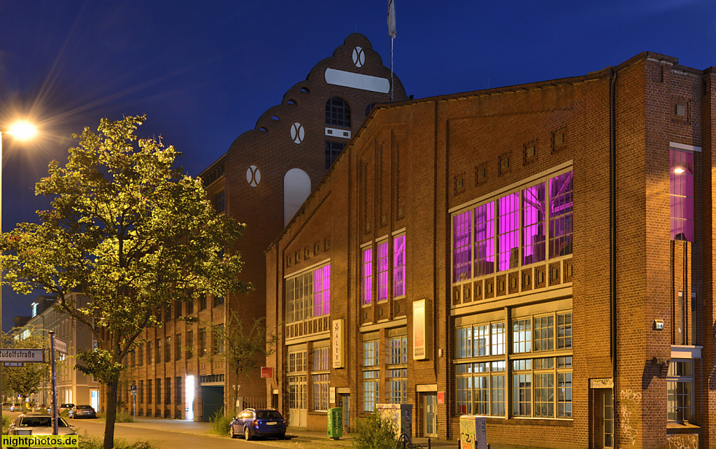 Berlin Friedrichshain. Alex TV Radio Online. MABB. Erbaut 1907 von Alfred Grenander als Wagenreparaturhallen der Hochbahn. Ehrenbergstrasse 16. Hinten ehemals Auergesellschaft 1906. Osram ab 1919. VEB Berliner Glühlampenwerk ab 1949. Narva ab 1963