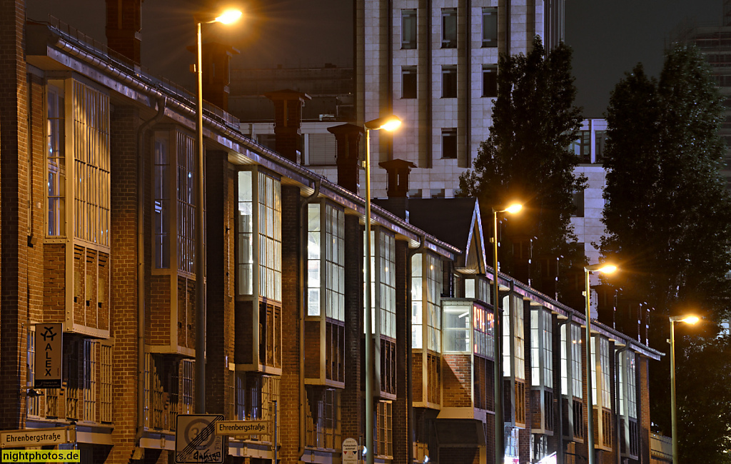 Berlin Friedrichshain. Wagenreparaturhallen neben U-Bahnhof Warschauer Strasse. Erbaut 1907 von Alfred Grenander. Rudolfstrasse Ecke Ehrenbergstrasse
