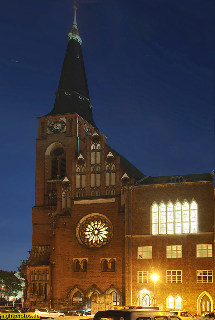 Berlin Friedrichshain. Evangelische Zwinglikirche mit Gemeindehaus. Erbaut 1905-1908 von Jürgen Kröger. Neugotisch. Danneckerstrasse 2-4 Ecke Rudolfstrasse 14