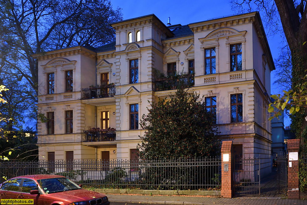 Berlin Treptow. Villa.  Erbaut 1895-1896 als Mietvilla. Gründerzeit Historismus. Puschkinallee 4