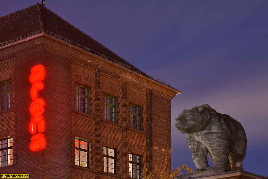 Berlin Treptow. Arena. Veranstaltungshalle. Erbaut 1927-1928 als Verwaltungsgebäude mit Torhäuschen des ABOAG-Betriebshof von Franz Ahrens und Alfred Warthmüller. Eichenstrasse 6